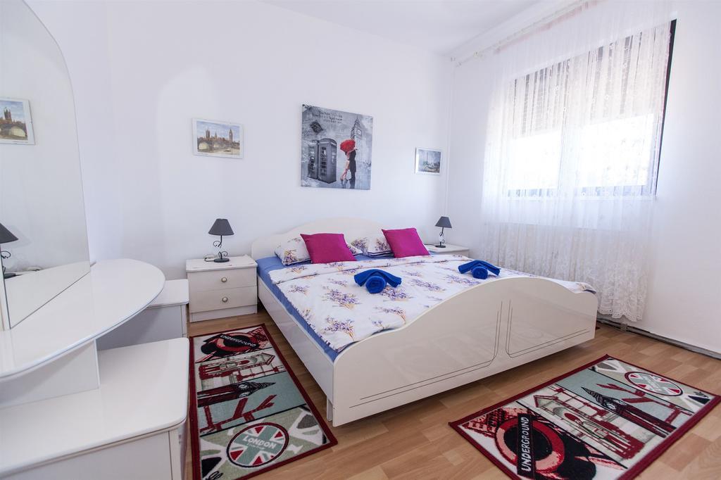Apartments Vita Novi Vinodolski Oda fotoğraf
