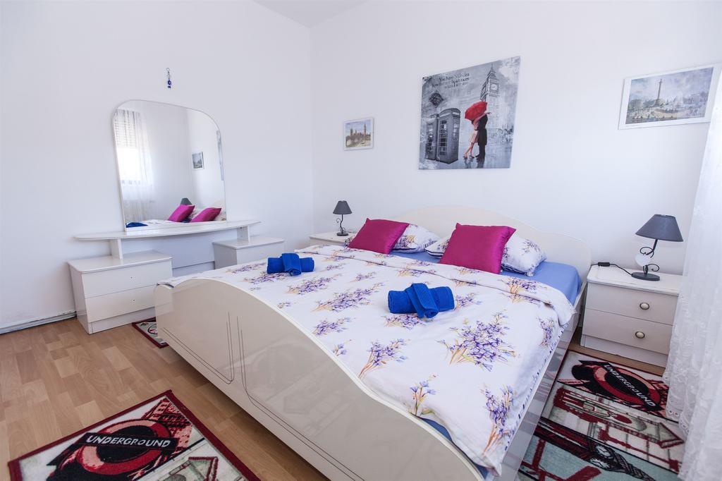 Apartments Vita Novi Vinodolski Oda fotoğraf